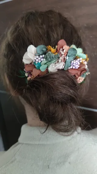 Tocado pelo flores preservadas