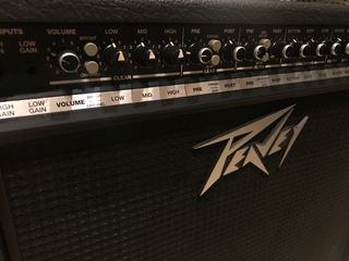 Amplificador PEAVEY REVOLUTION 112
