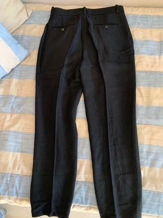 Pantalón negro, Massimo Dutti, talla 40.
