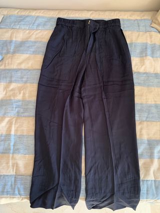 Pantalón fluido azul satinado,Massimo Dutti, t. 38