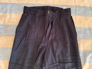Pantalón fluido azul satinado,Massimo Dutti, t. 38