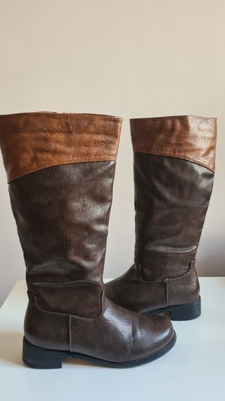 BOTAS ALTAS TONOS MARRON.