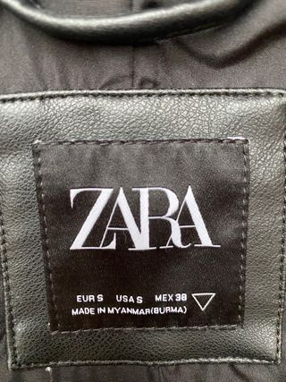 Cazadora negra ecopiel Zara . Talla S