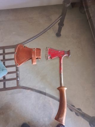 zurrón , canana, hacha