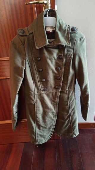 Abrigo mujer estilo militar