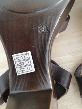 Sandalias de piel nuevas