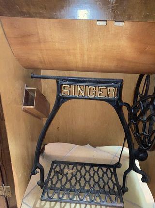 Máquina coser Singer antigua con mueble