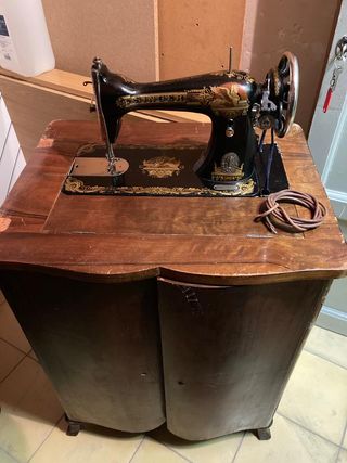 Máquina coser Singer antigua con mueble
