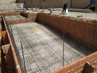 Piscinas de obra/ Gunitado vía húmeda
