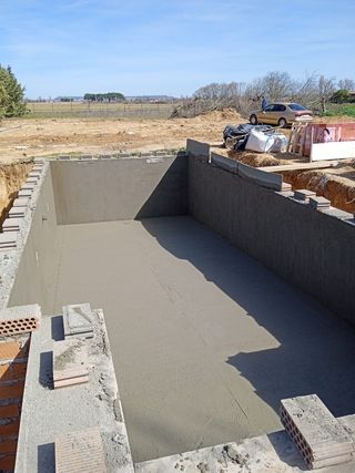 Piscinas de obra/ Gunitado vía húmeda