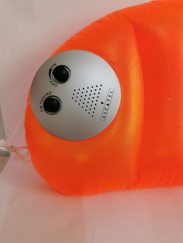 Almohada colchoneta con radio FM nueva .