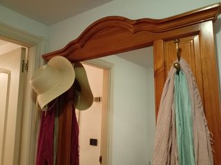 Mueble recibidor de madera de calidad
