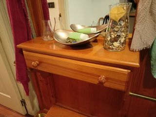 Mueble recibidor de madera de calidad