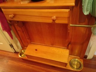 Mueble recibidor de madera de calidad