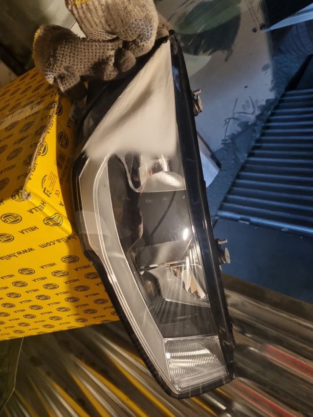 faro de audi A1 2015