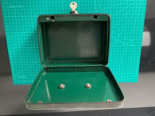 Antigua caja de caudales de hierro