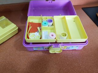 Juguete máquina de coser y cofre