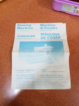 Juguete máquina de coser y cofre