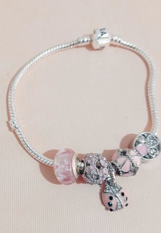 Pulsera estilo Pandora + charms