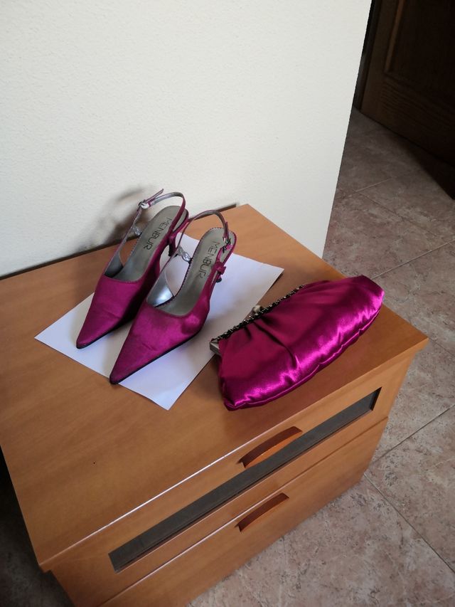 zapatos y bolso a juego