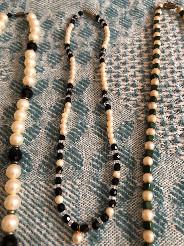 Lote de cinco collares Perlas y bolas