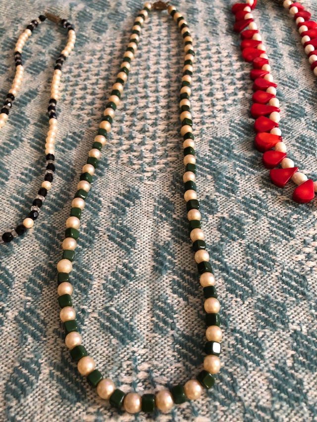 Lote de cinco collares Perlas y bolas