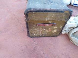 baúl de viaje antiguo