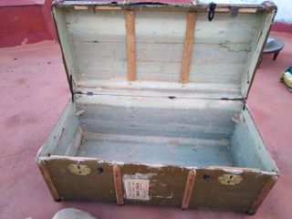 baúl de viaje antiguo