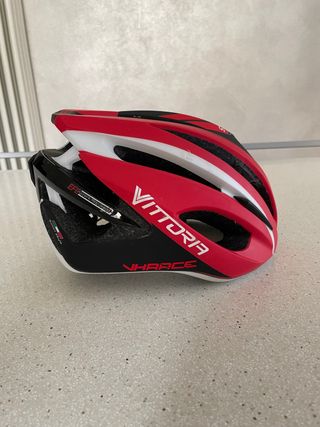 Casco Vittoria Vhrace