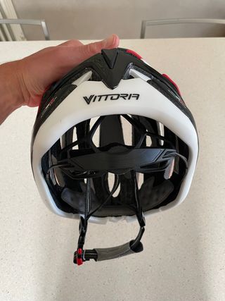 Casco Vittoria Vhrace