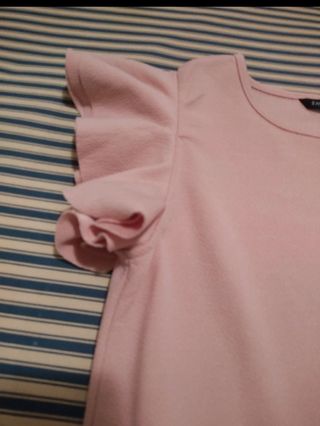 Body rosa palo con volantes. Shein.