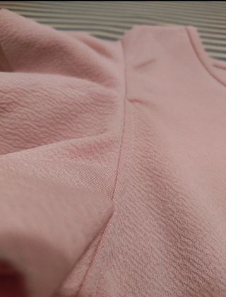 Body rosa palo con volantes. Shein.