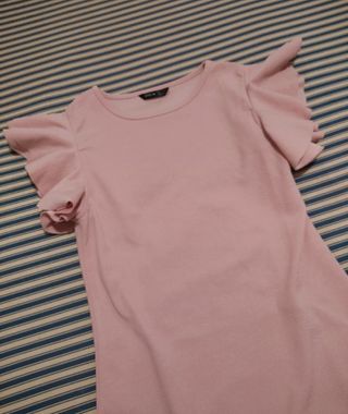 Body rosa palo con volantes. Shein.