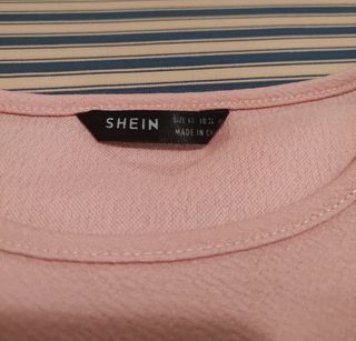 Body rosa palo con volantes. Shein.