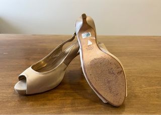 Zapatos de fiesta dorados