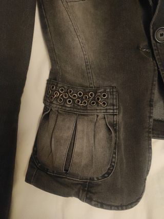 Cazadora vaquera gris