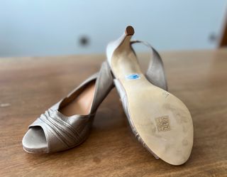 Zapatos de fiesta dorado