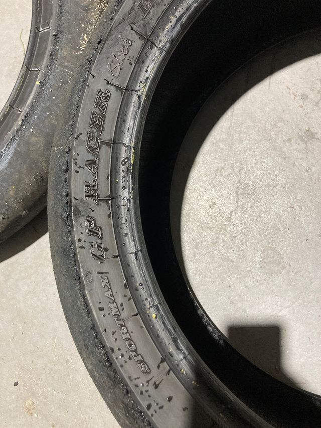 Slick dunlop 212 gp racer con una sola rodada