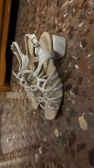 Sandalias brillantes