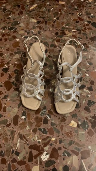 Sandalias brillantes