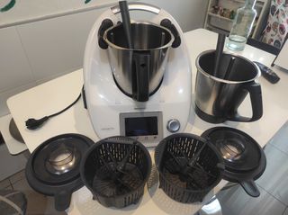 Thermomix TM5 con 2 vasos completos 