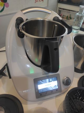 Thermomix TM5 con 2 vasos completos 