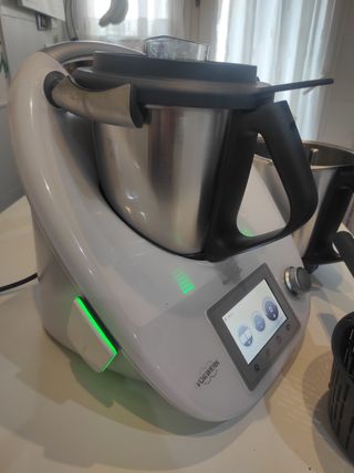 Thermomix TM5 con 2 vasos completos 