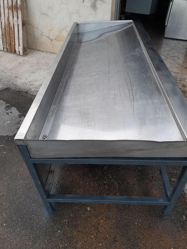 Mesa de peixe em aço