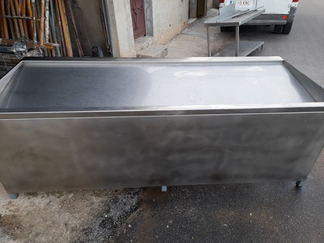 Mesa de peixe em aço