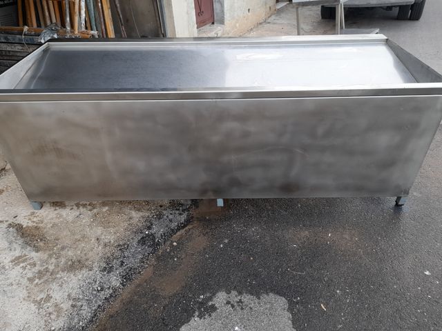 Mesa de peixe em aço