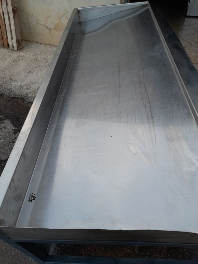 Mesa de peixe em aço