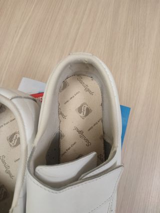 Zuecos calzado sanitario