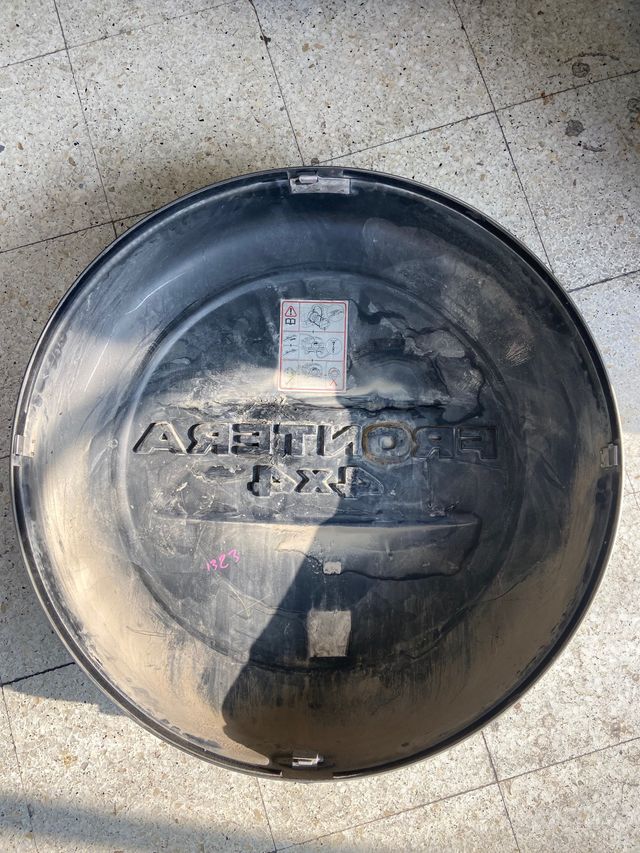 Tapa cubre rueda repuesto Opel frontera de segunda mano por 40 EUR en Oviedo en WALLAPOP