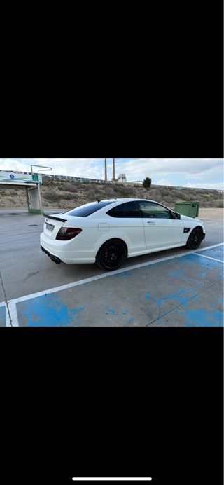 Mercedes-Benz C 63 amg performace 2011